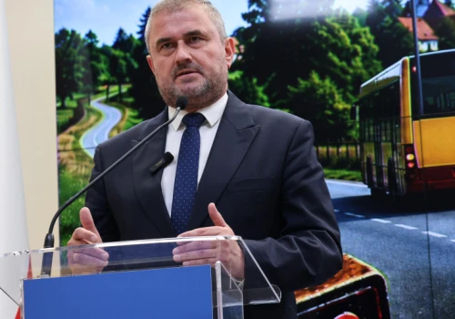 Nawet 12 mln Polaków wykluczonych komunikacyjnie. Rząd po wecie nie składa broni