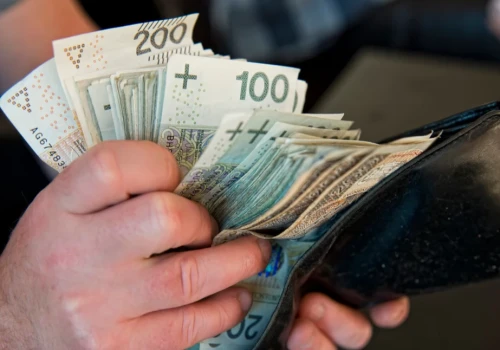 71-latek z powiatu siedleckiego stracił ponad 45 tys. zł. Uwierzył fałszywemu brokerowi