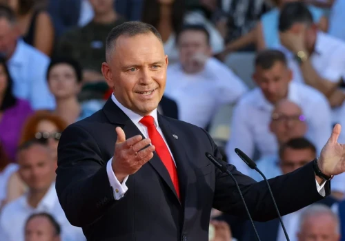 Ceny paliw dobijają kierowców. Sondaż: Tego Polacy oczekują od Nawrockiego