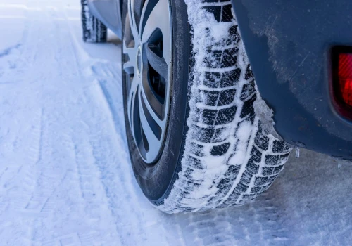 ADAC wziął pod lupę popularne opony. Połowy testowanych modeli nie poleca