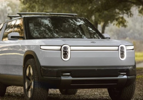 Rivian wzywa do prawie 100 tys. aut. Winne jedno powiadomienie na ekranie