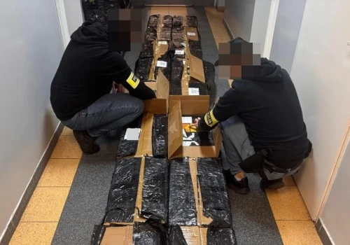 Legniccy policjanci zabezpieczyli 13 tysięcy nielegalnych papierosów elektronicznych