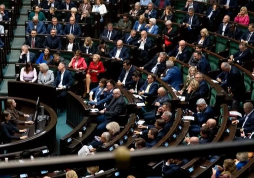 Pakiet ustaw zdrowotnych już trafił do Sejmu. Teraz zajmą się nim posłowie