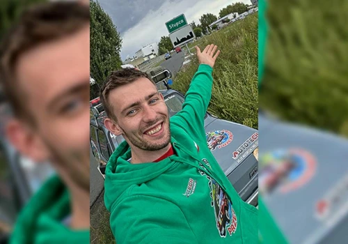 Maluchem podróżuje przez świat. Ostatnio odwiedził Słupcę.