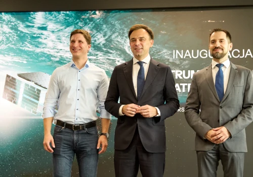 ICEYE otwiera Centrum Technologii Satelitarnych w Warszawie i zwiększa skalę działalności w Polsce