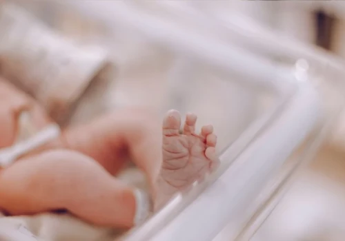 SMA. Dwaj chłopcy z trojaczków otrzymali terapię genową. „Pierwsza taka sytuacja na świecie”