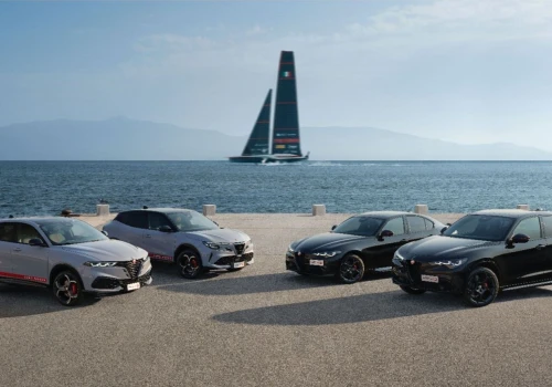 To prawdziwa uczta dla fanów włoskiego stylu! Alfa Romeo pokazała limitowaną serię Luna Rossa!