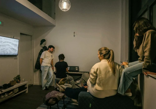 Trzydziestolatkowie w Europie coraz rzadziej mają własne mieszkanie. W Polsce ponad połowa młodych dorosłych mieszka z rodzicami
