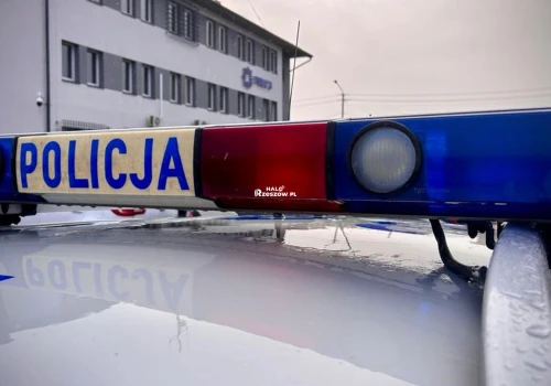 Zderzenie autobusu MPK z osobówką w Rzeszowie. Kierowca trafił do szpitala