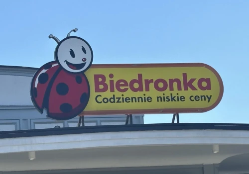 Biedronka rozdaje drugą paczkę kawy za darmo. Kilogram znanej marki za 46 zł, ale czas szybko ucieka