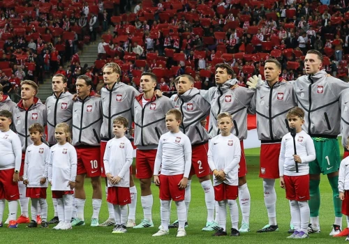 Poruszające sceny tuż przed meczem Polska - Bośnia. Kibice i piłkarze mieli łzy w oczach