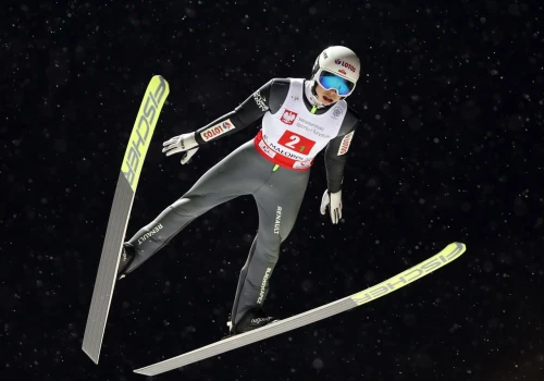 Oddał najdłuższy w pierwszej serii. Później Polak stracił podium