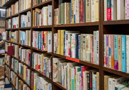Japońskie książki są kupowane tonami, skanowane i prawdopodobnie niszczone