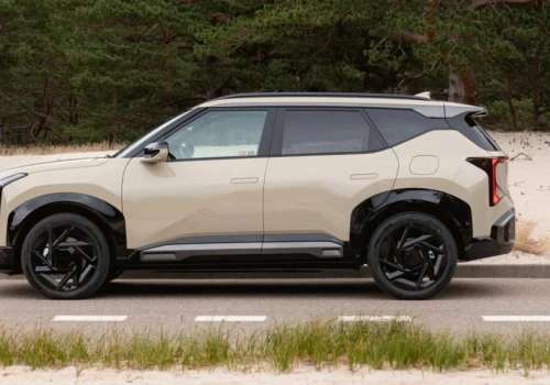 Kia rozszerza ofertę kompaktowego SUV-a Seltos o wersje hybrydowe. Znamy ceny