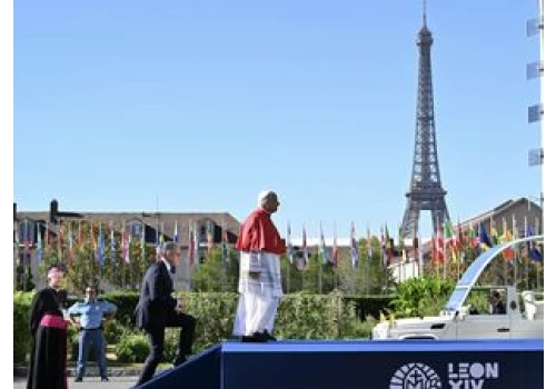 Papież Leon XIV we Francji. Prasa pisze o entuzjastycznym przyjęciu