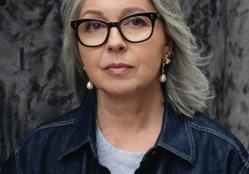 „Przez wiele lat uciekałam od oczekiwania, że będę podobna do taty”. Joanna Kotańska dziś idzie śladami ojca, ale na własnych zasadach