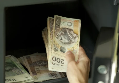 Przelew może nie przejść. Koniec z natychmiastowym dostępem do własnych środków. Banki dokręcają śrubę i wprowadzają konkretne limity