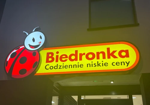 Gigantyczne promocje w sobotę w Biedronce. Nawet 57 proc. taniej i 6 opakowań gratis