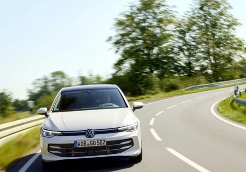 PHEV-y już nie są elektrykami na pół etatu. Rekordzista pokona ponad 140 km wg WLTP | ZESTAWIENIE