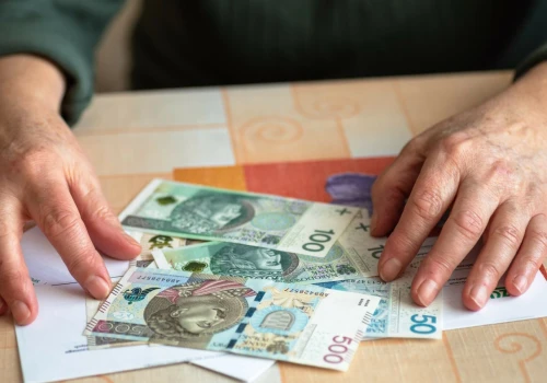 ZUS wypłaca 500 zł dodatkowego świadczenia. Nie każdy wie, że może je otrzymać