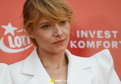 Dawno niewidziana Roma Gąsiorowska pozuje w Gdyni. Wybrała ekstrawagancką kreację