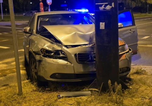 Kolejny wypadek na rondzie przy Makro. Trzy osoby w szpitalu, są utrudnienia w ruchu