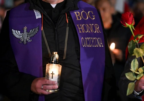 Tłumy na ulicach Jarosławia. Marsz milczenia po ataku ukraińskiego nożownika