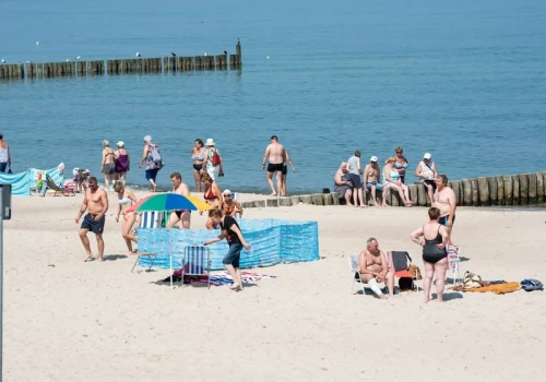 Wakacje podzielone tak samo jak ferie? MEN podało terminy na 2027 rok