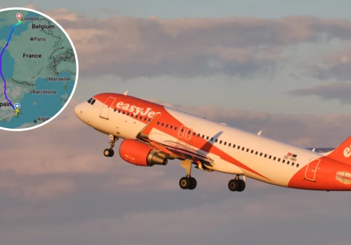 Alarm na pokładzie samolotu easyJet. Piloci nadali kod 7700 i zmienili trasę