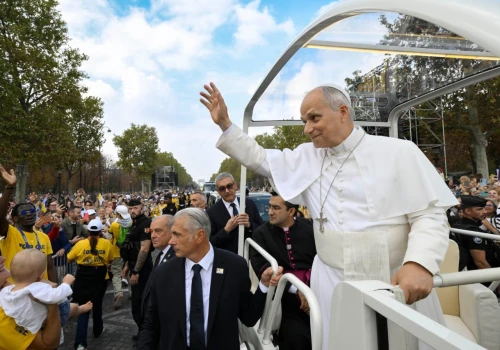 Leon XIV w Paryżu i Lourdes: ogromne rzesze i modlitwa za Francję