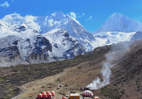 Lawina w bazie pod Himlung Himal. Co najmniej 10 osób zaginionych