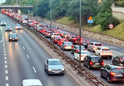 Warszawa stanie już dzisiaj. Zmiany w 7 dzielnicach. Trzy mosty i dziesiątki ulic będą nieprzejezdne