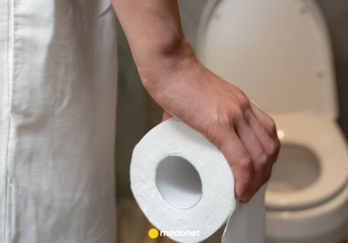Taki kolor moczu to sygnał alarmowy. Potraktuj go poważnie