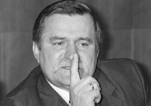 Prokuratura umorzyła śledztwo przeciwko Wałęsie o składanie fałszywych zeznań ws.teczek Kiszczaka. „W tamtym okresie nie posługiwał się pismem i słabo czytał”