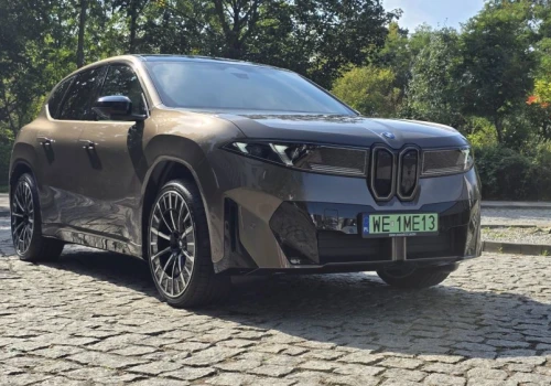 BMW iX3 to elektryk kompletny. Wersja 40 ma na dodatek jeszcze jeden atut