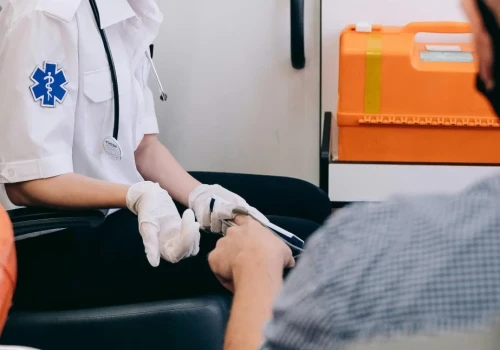 Pierwszy autobus-ambulans w Polsce już działa. Mobilny szpital ma sześć stanowisk dla pacjentów