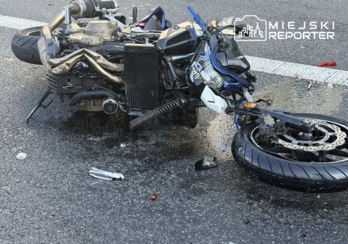 Wypadek motocyklisty przy Złotych Tarasach. Trzy pasy są zablokowane