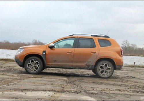 Najtańsza używana Dacia Duster za 7,5 tys. zł, najdroższa za 115.000 zł. Rynek wtórny wycenia je bardzo wysoko
