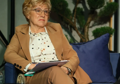 170 tys. kontra 12,9 tys. zł pensji lekarzy. Cebula-Kubat: nie karzcie lekarzy bez walizki