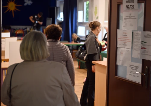 Gibała, Piątkowska, Owca i Drewnicki oddali głosy. W Krakowie trwa głosowanie (Galeria)