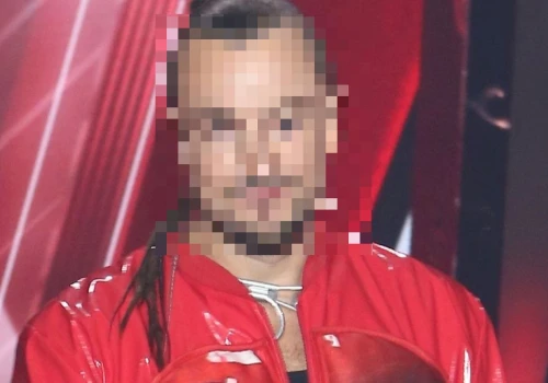 Aleksander M.-B. zapytany o to, czy nadal ma prawo jazdy. 