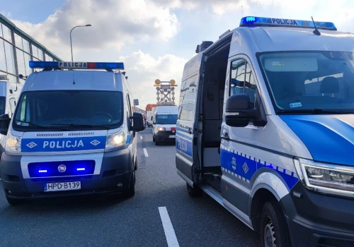Znów wypadek na ekspresówce, kierowcy utknęli w długim korku. „Zamknąć tą trasę, skoro nie potrafią po niej jeździć”