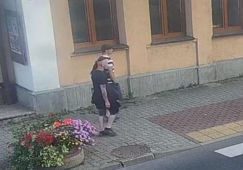 Obrali sobie łatwy cel: dwóch młodych mężczyzn napadło na staruszkę na cmentarzu