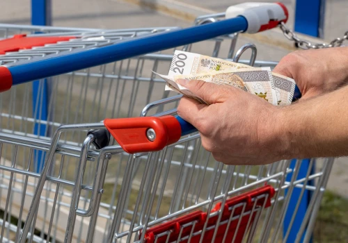 Zacznie się w poniedziałek. Znany sklep mocno obniża cenę mięsa, kilogram za 7,99 zł