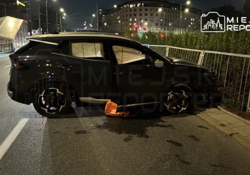 Pijany kierowca powodował kolizje w Warszawie. Skończył na murku metra. Miał blisko 3 promile alkoholu