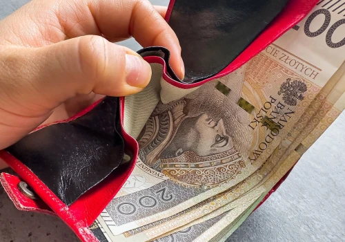 Ponad 1,1 tys. zł miesięcznie na dziecko. Te pieniądze przysługują też Polakom