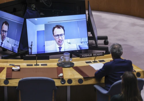 Sztuczna inteligencja nie musi się buntować. Sami oddamy jej stery