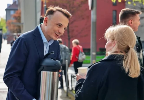 Gibała wygrywa wybory w Krakowie. W II turze zmierzy się z Piątkowską. Jak wypadła reszta?