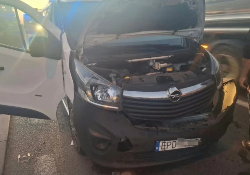 Na DK74 w Gomulinie zderzyły się dwa samochody. Jedna osoba trafiła do szpitala