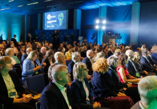 Samorządy szukają sposobu na energetyczną odporność. Energia dla miast tematem Business Precop